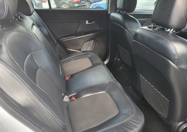 Kia Sportage cena 49900 przebieg: 179500, rok produkcji 2012 z Tarnów małe 379